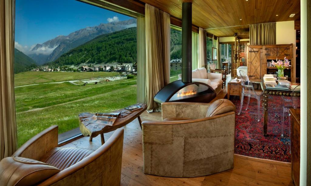 Nespecifikovaný výhled na hory nebo výhled na hory při pohledu z hotelu