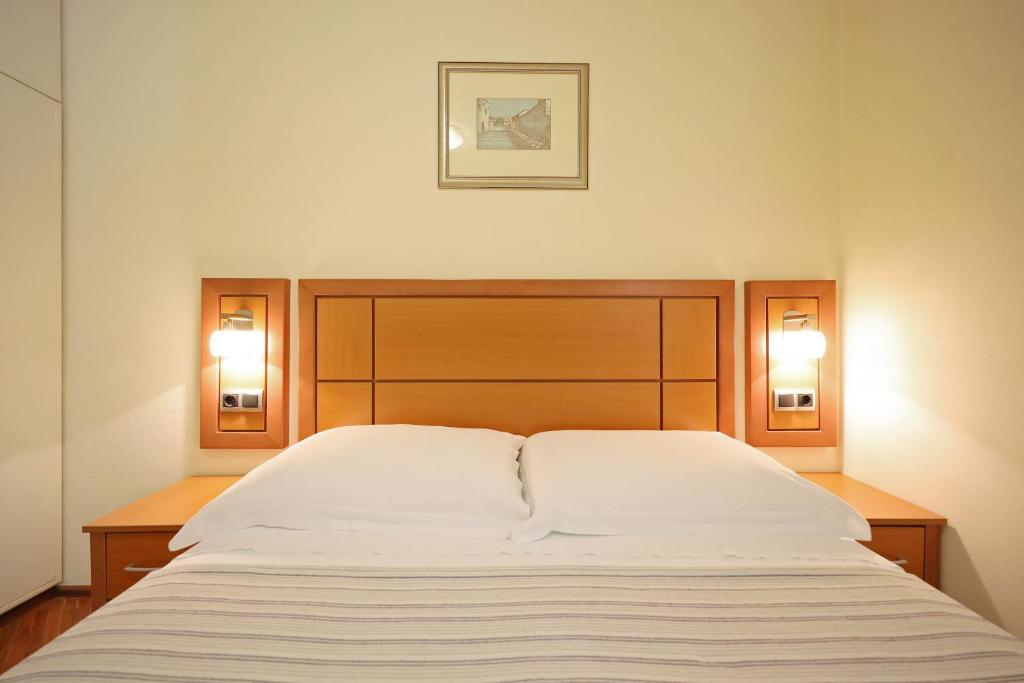 Posteľ alebo postele v izbe v ubytovaní Girica Apartments