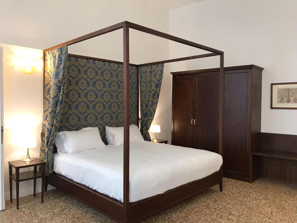 Posteľ alebo postele v izbe v ubytovaní Suites alla Maddalena