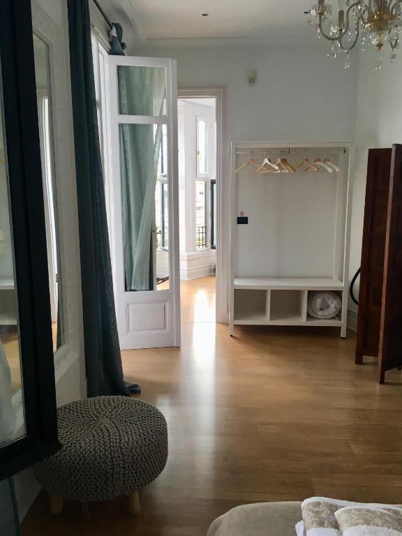 Łóżko lub łóżka w pokoju w obiekcie Apartamento en el centro de Bilbao