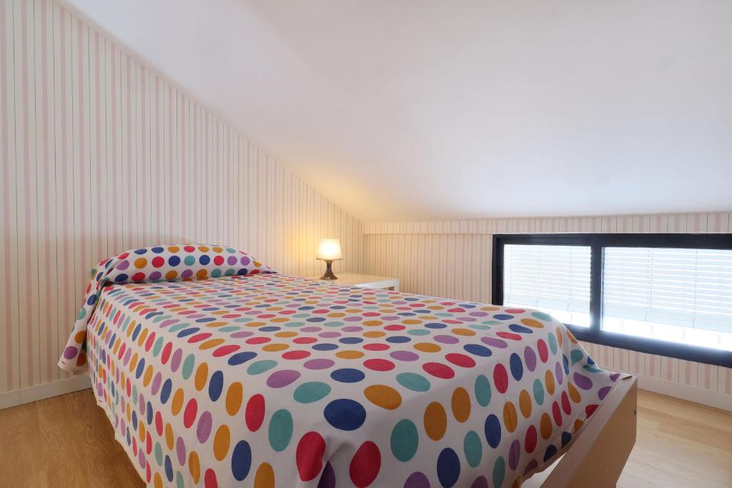 A bed or beds in a room at Apartamentos Centro Cordoba by MiRa