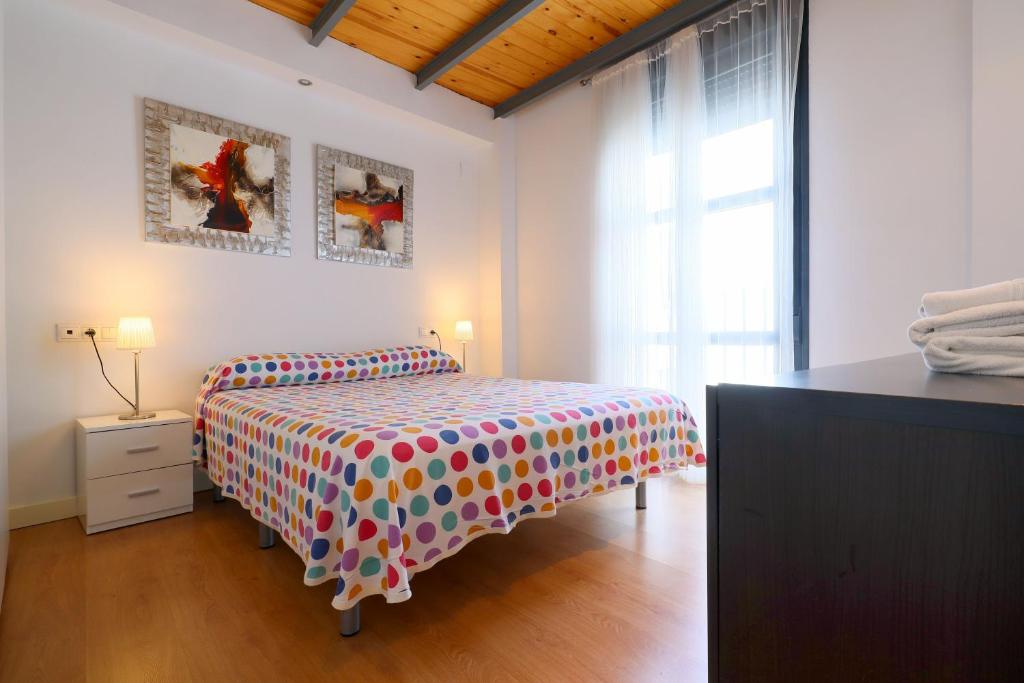 A bed or beds in a room at Apartamentos Centro Cordoba by MiRa