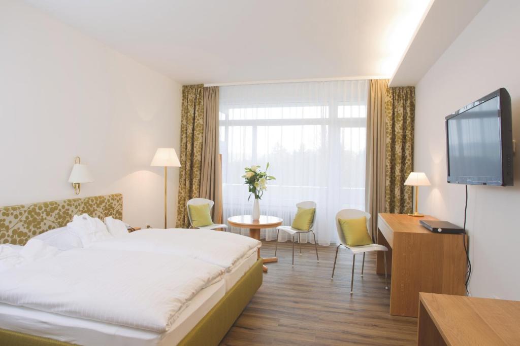 Postel nebo postele na pokoji v ubytování Hotel Alexandersbad