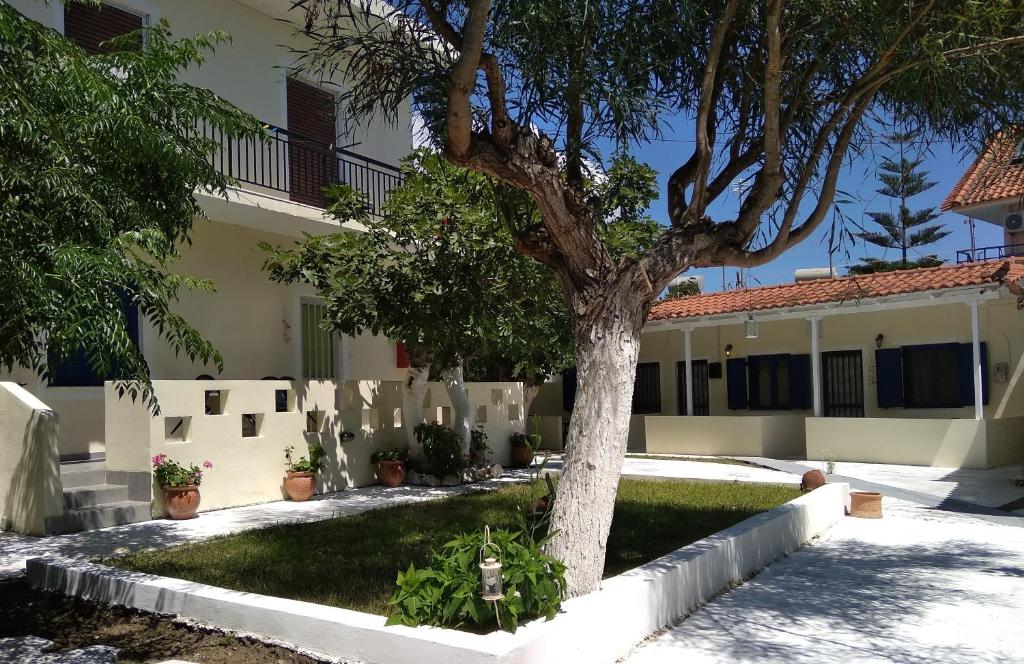 Zahrada ubytování Sarantakis Apartments