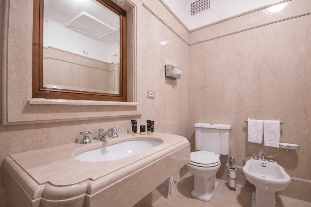 Koupelna v ubytování Hotel Vittoria