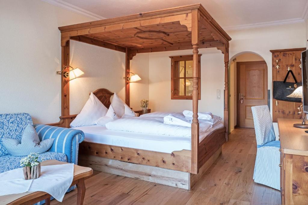 Postel nebo postele na pokoji v ubytování Sonnenhof Genusshotel & Appartements