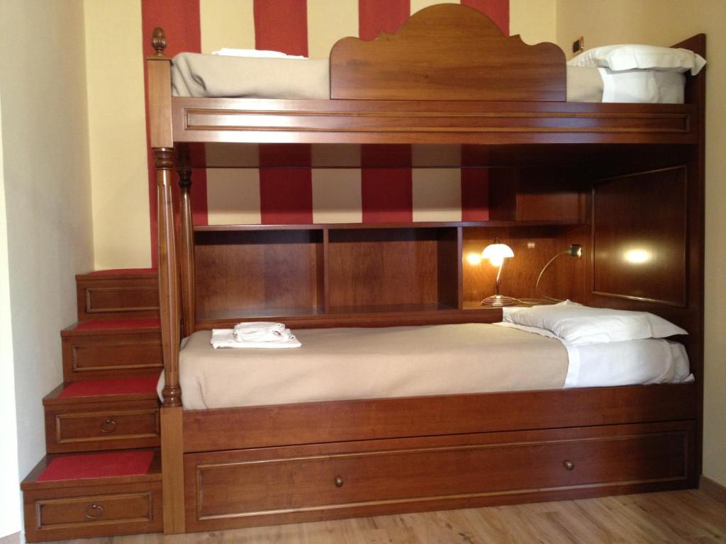 La Dependance - Two Connecting Double Rooms (4 Adults)