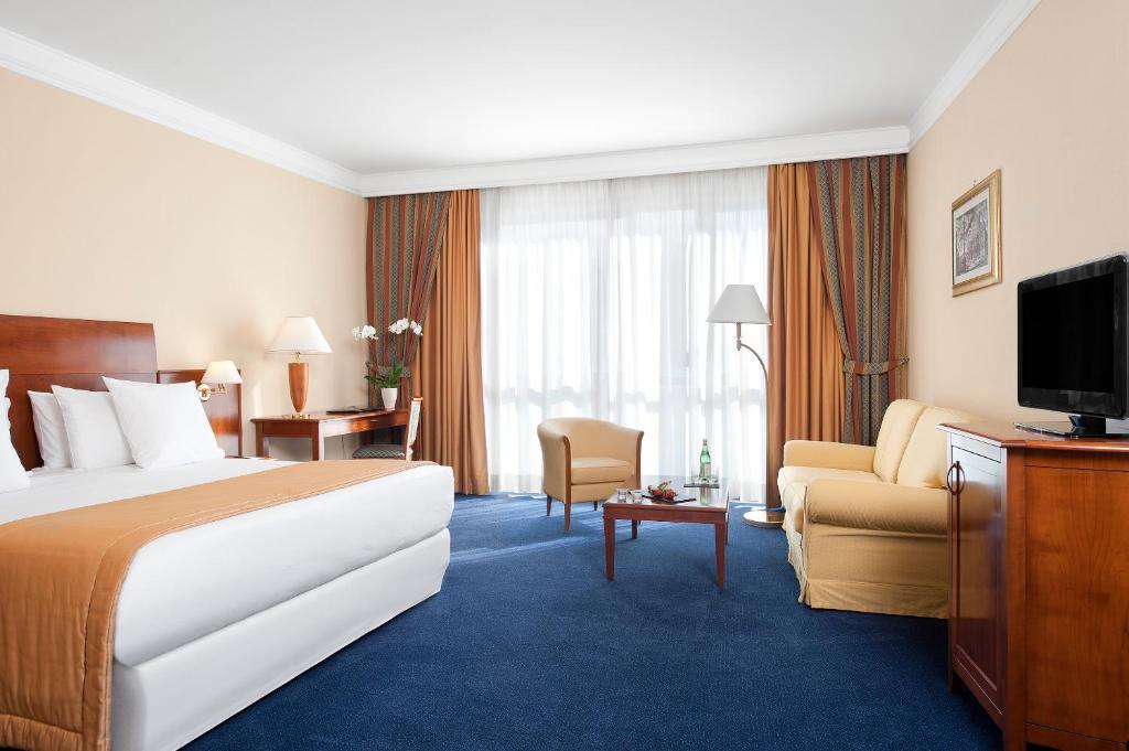 Postel nebo postele na pokoji v ubytování Hotel Roma Aurelia Antica