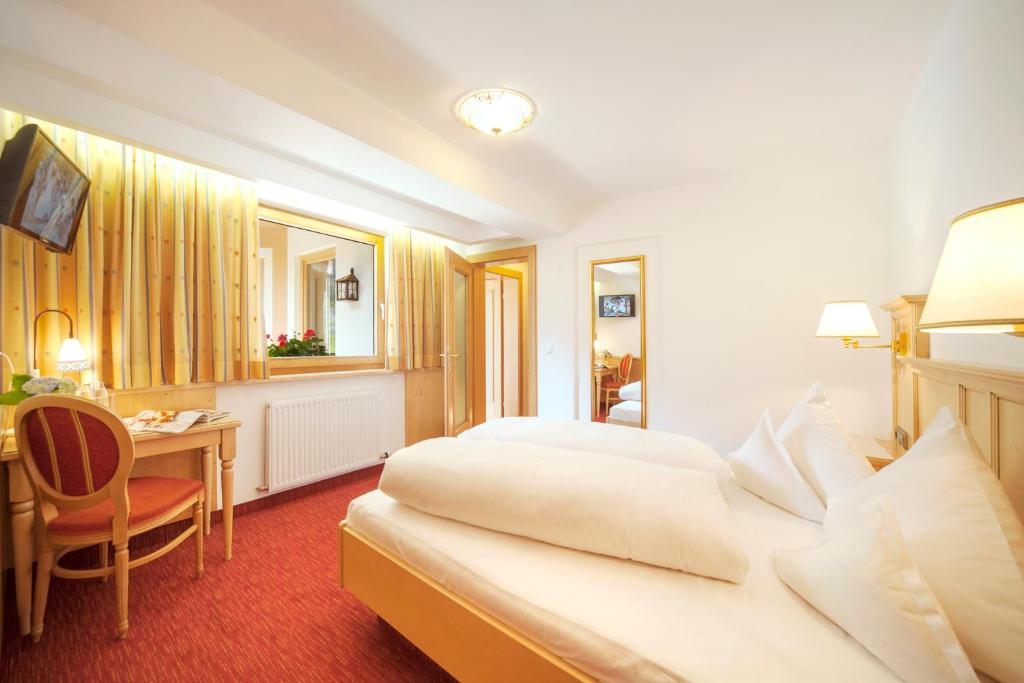 Postel nebo postele na pokoji v ubytování Hotel Garni Glockenstuhl