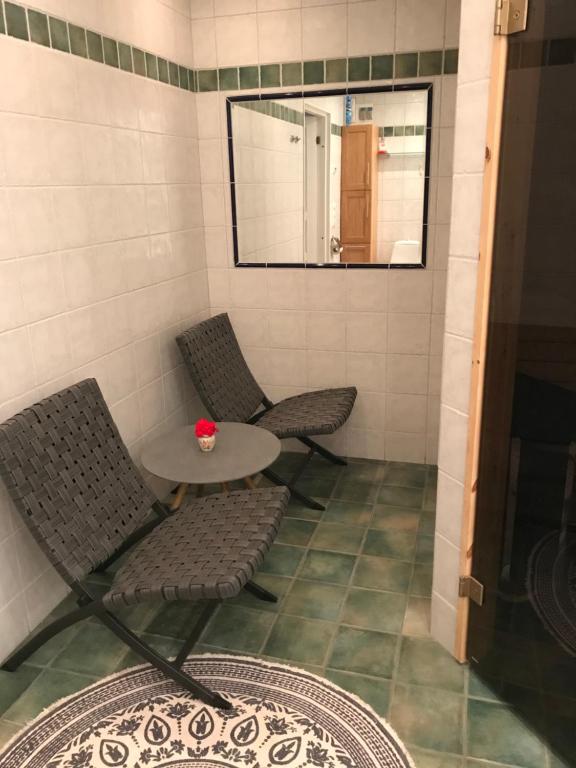 a room with two chairs and a table and a mirror at Utsikten i Sälens by in Sälen