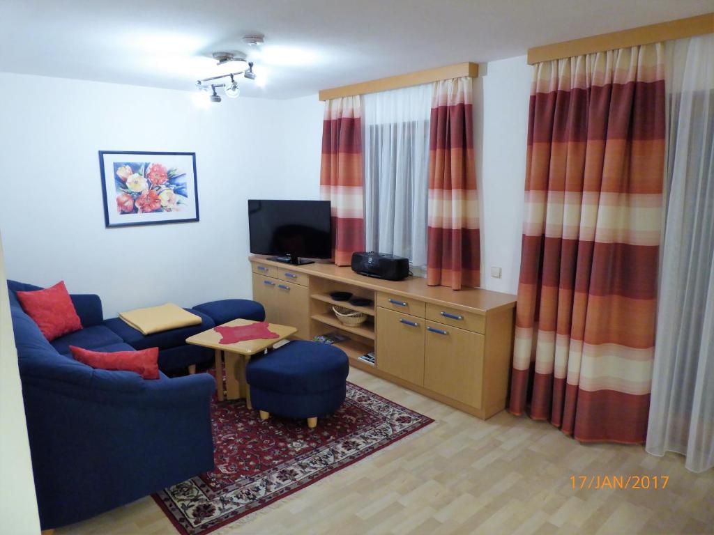TV a/nebo společenská místnost v ubytování Ranner's Ferienwohnung