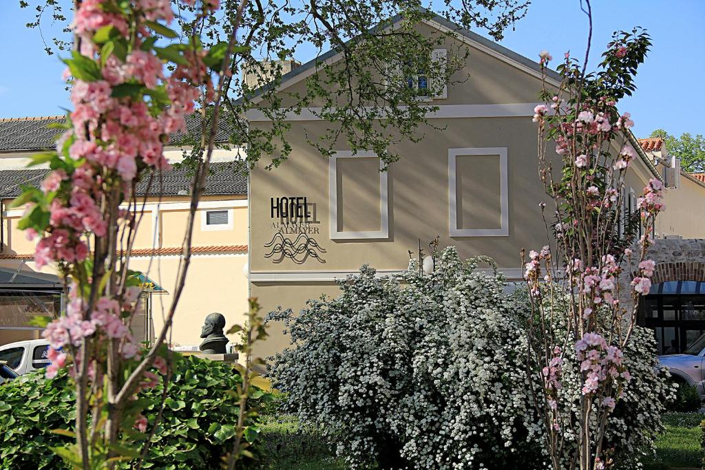 Almayer Art & Heritage Adults Only Hotel and Dépendance rooms - 8