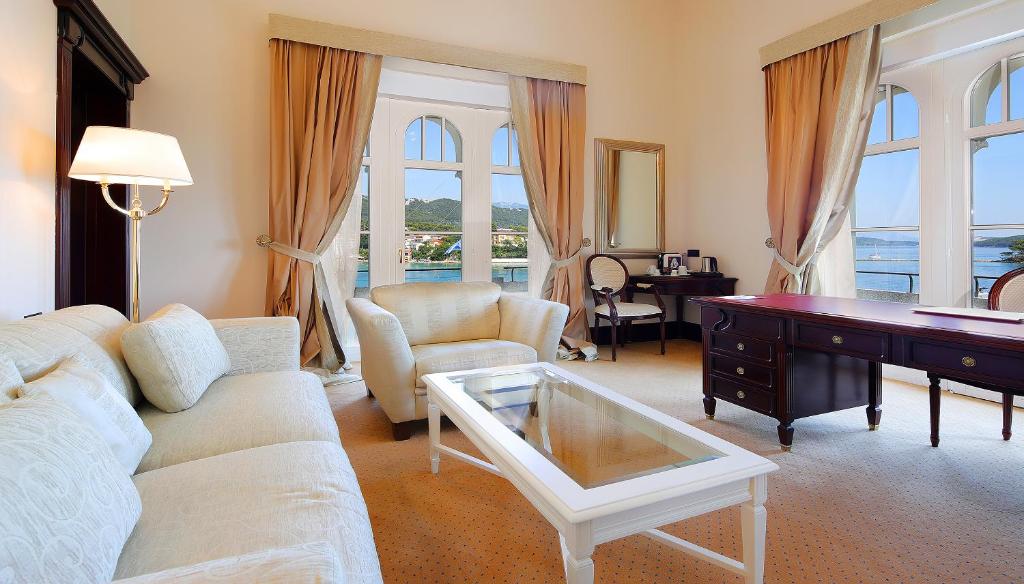 Гостиная зона в Arbiana Heritage Hotel