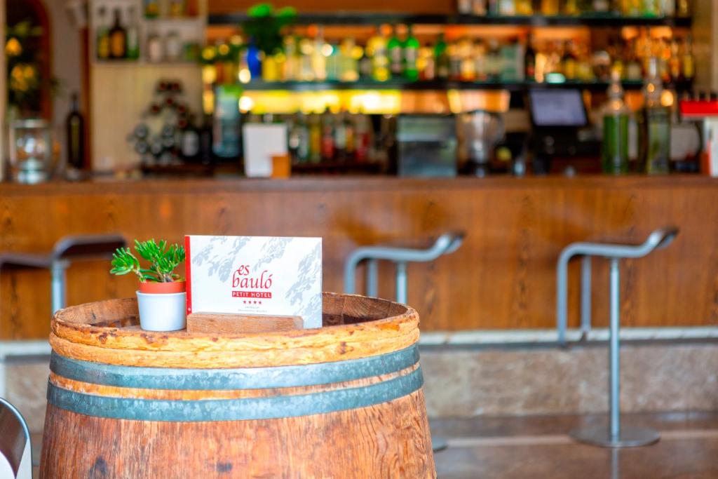 Es Baulo Petit Hotel italokat is kínál