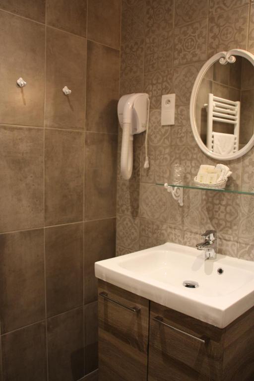 Logis Hôtel Auberge du Port des Roches - Comfort Tweepersoonskamer Met 2 Aparte Bedden