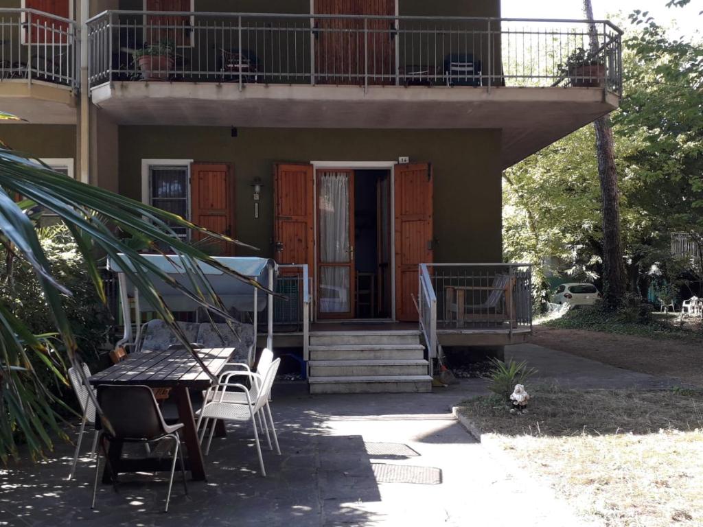 a house with a table and chairs in front of it at Casa a Cervia, via Gargano 14 in Cervia