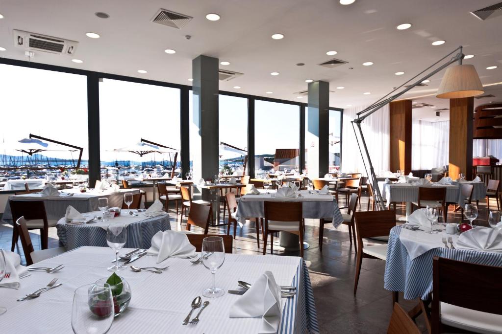 Restaurace v ubytování Hotel IN