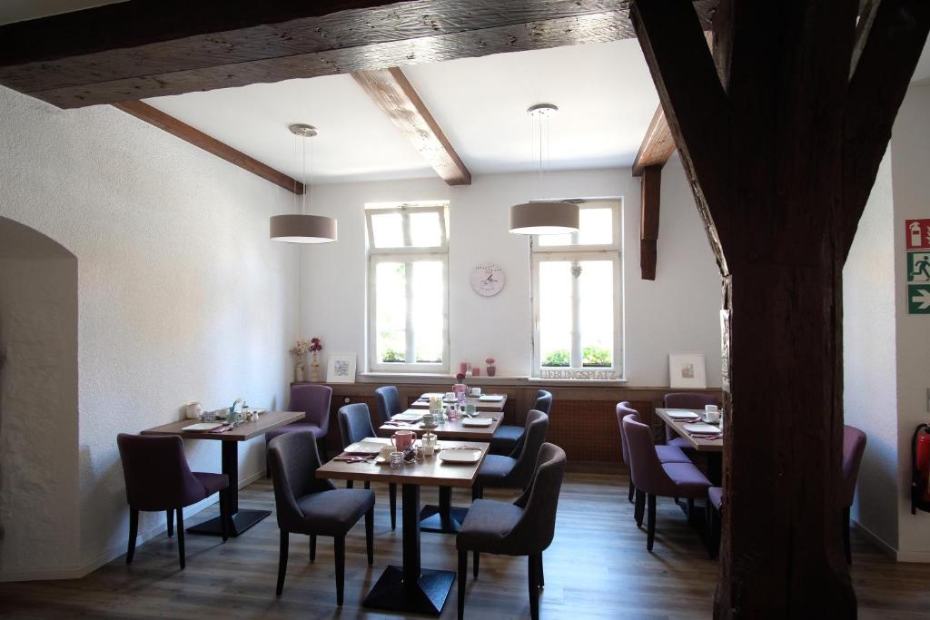 Restaurace v ubytování Gästehaus zur Sonne