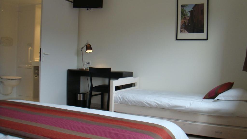 Postel nebo postele na pokoji v ubytování Côté Hôtel
