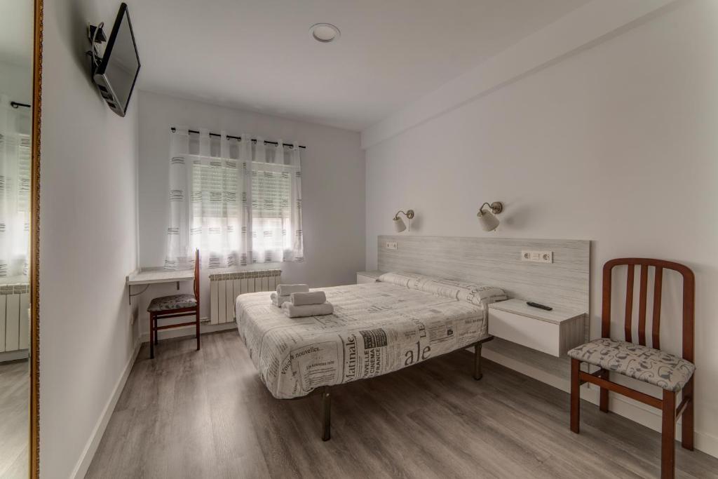 Cama o camas de una habitación en Hostal Lar