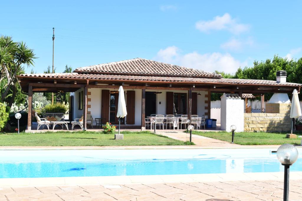Swimmingpoolen hos eller tæt på Villa Serena Alghero