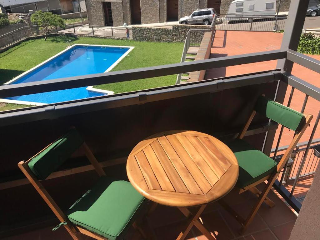 The swimming pool at or close to Apartament Neret I