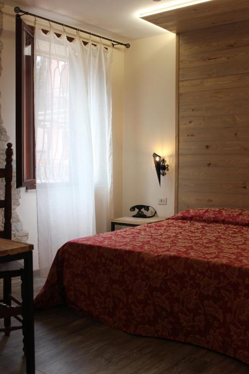 Posteľ alebo postele v izbe v ubytovaní Albergo Al Castello