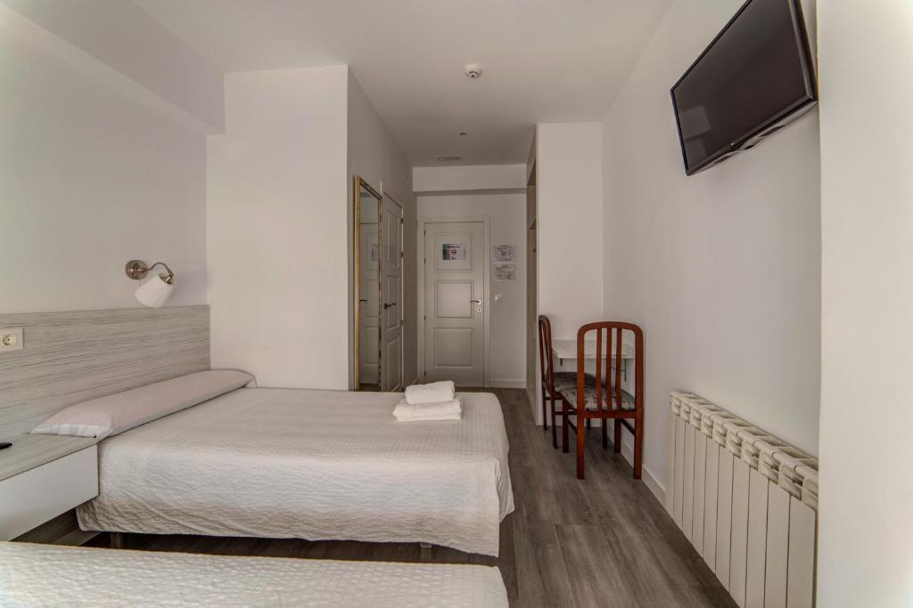 Cama o camas de una habitación en Hostal Lar
