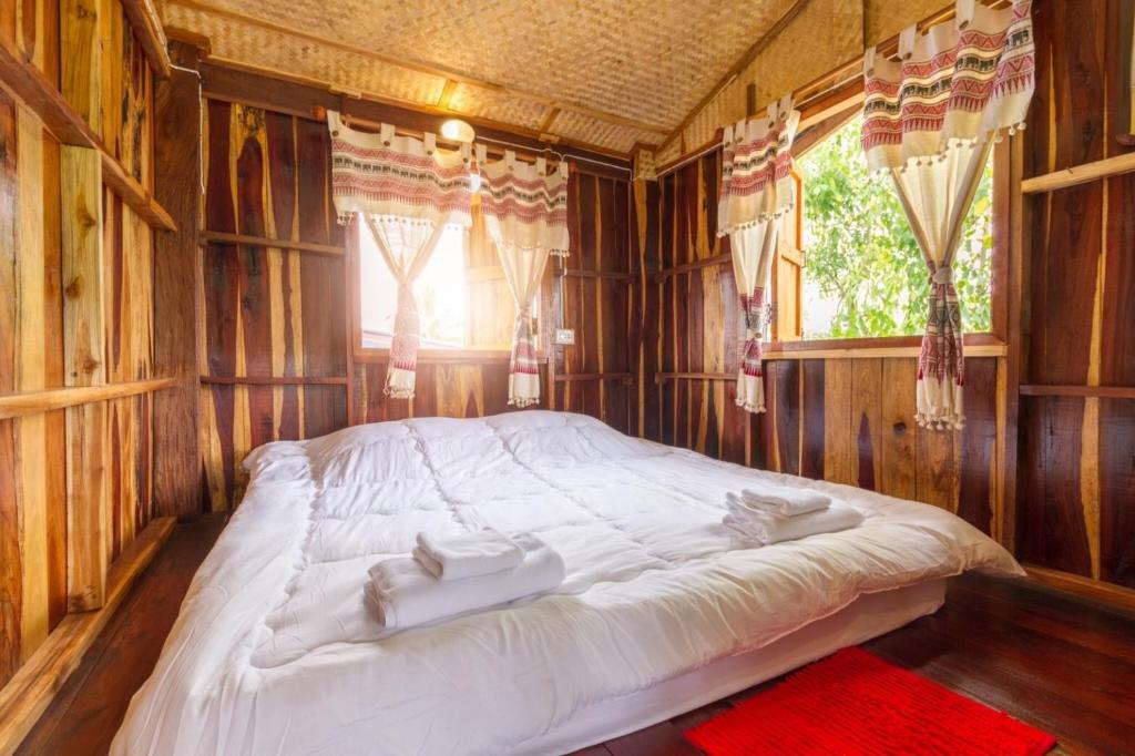 Postel nebo postele na pokoji v ubytování Nan View Farmmer Lumduan Homestay
