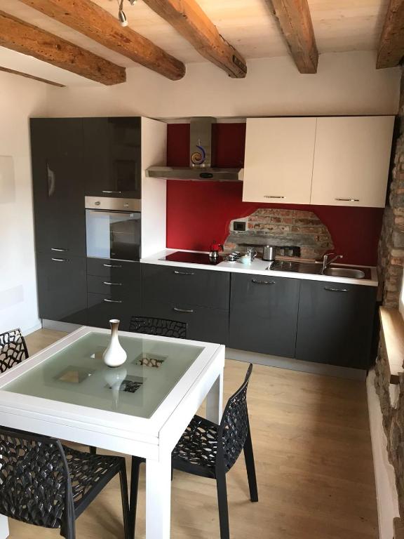 Kuchnia lub aneks kuchenny w obiekcie Casa In Piazza
