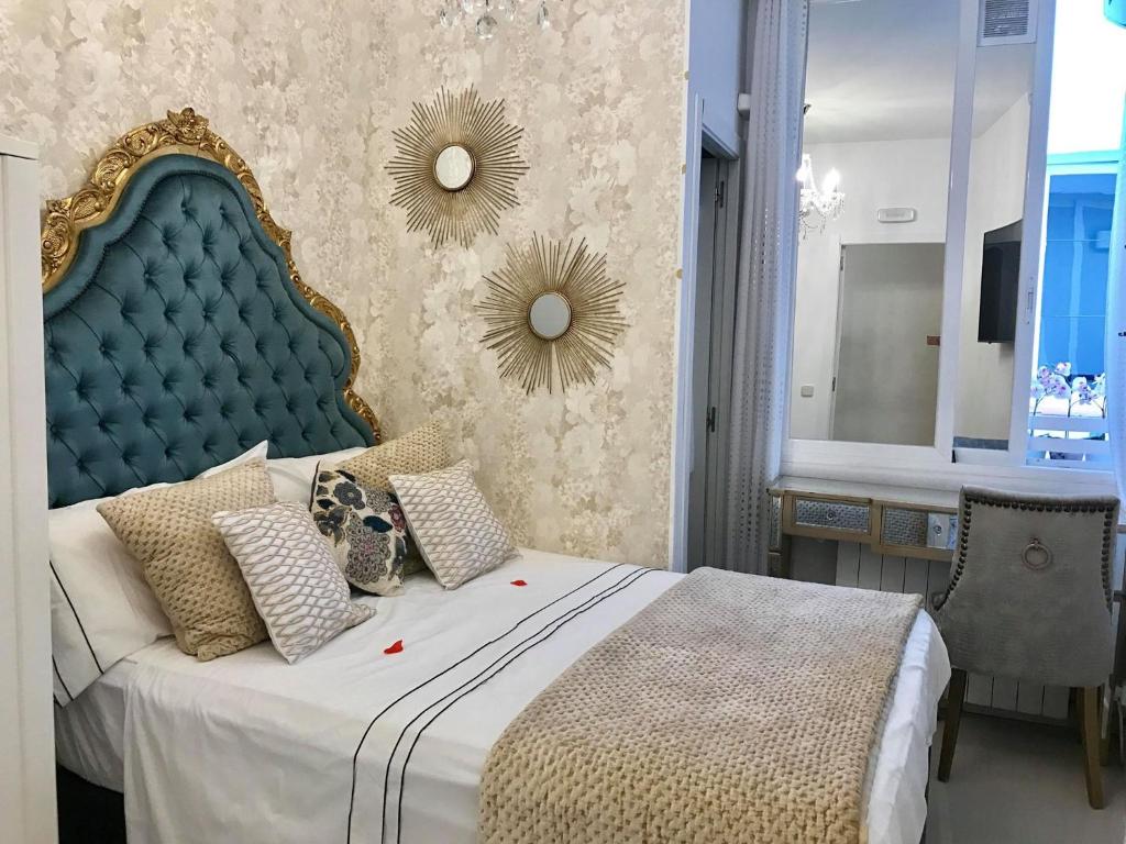 Een bed of bedden in een kamer bij Hostal Casa Boutique