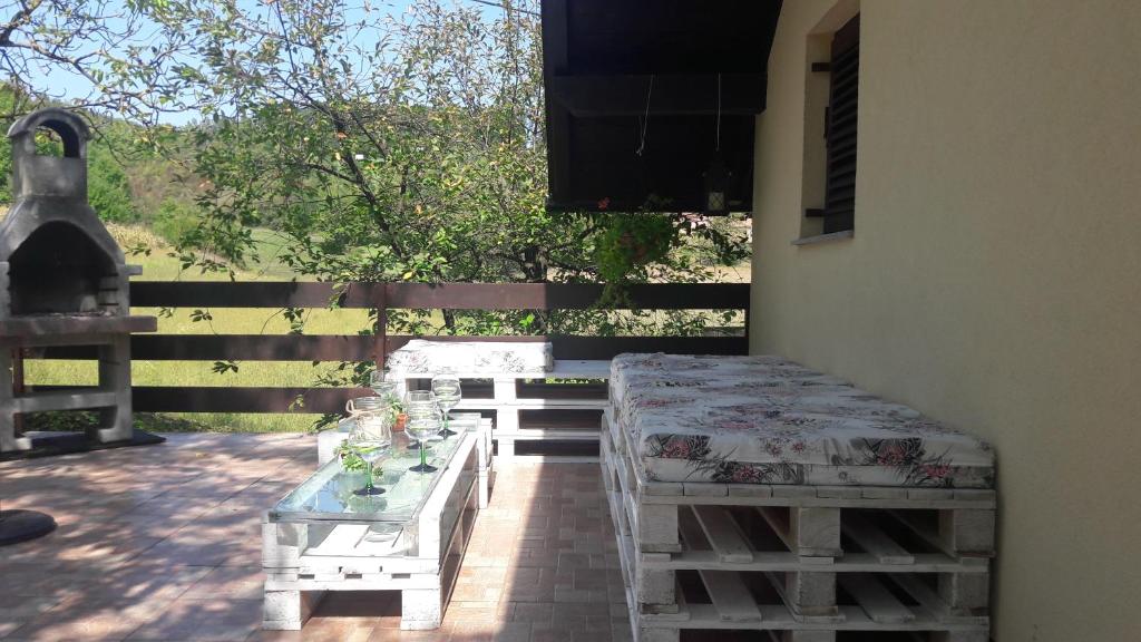 Balkón nebo terasa v ubytování Kod Basaričeka