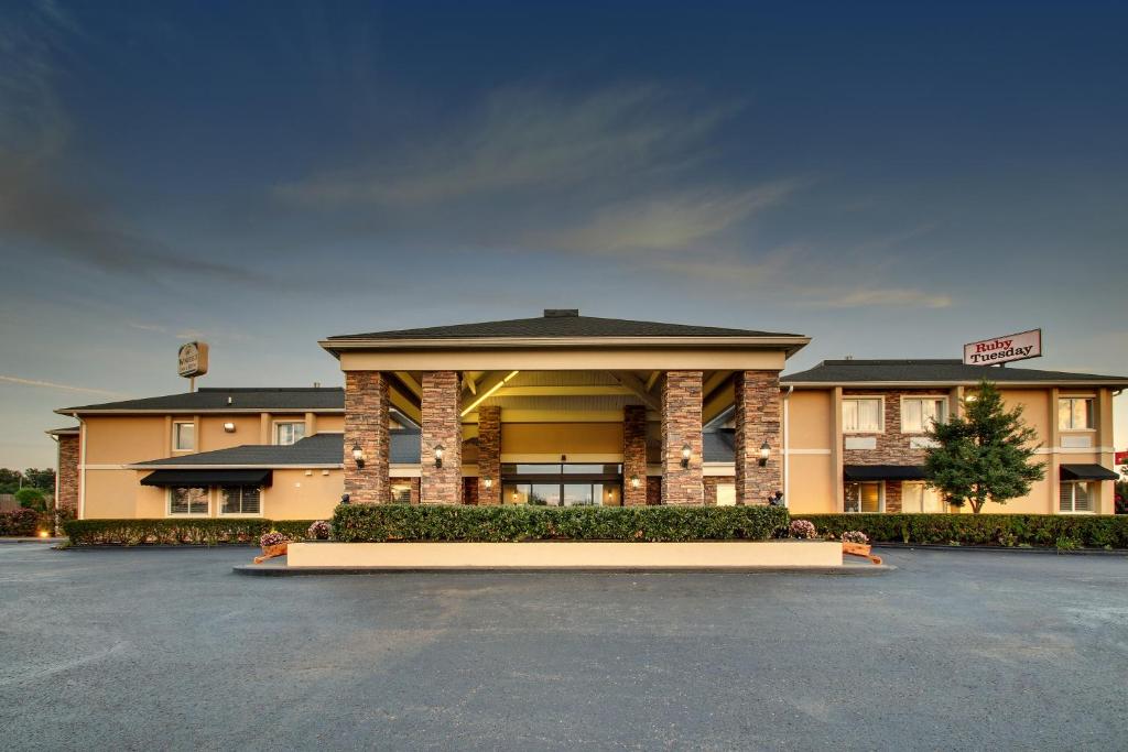 a hotel building with a parking lot in front of it at Greenfield Inn & Suites Elizabethtown, KY I65 Exit 94 in Elizabethtown