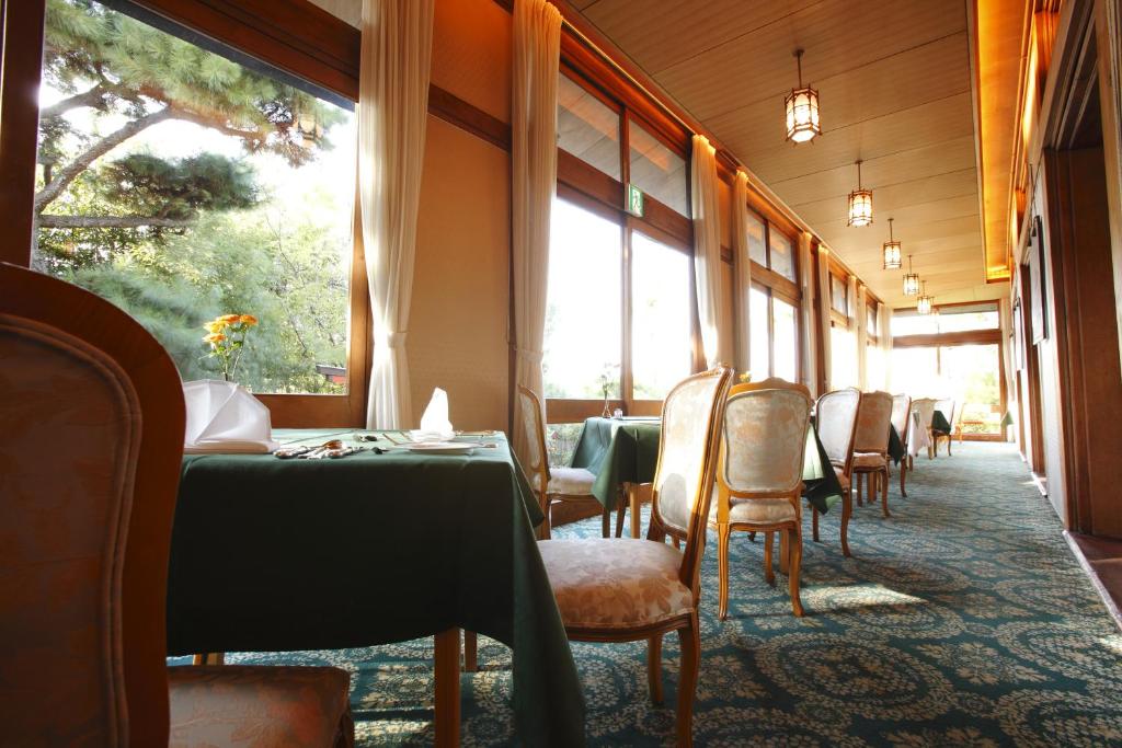 Posezení v ubytování Nara Hotel