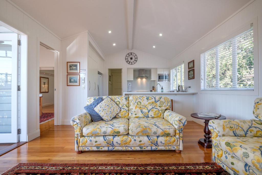 Central Cottage - Three-Bedroom House