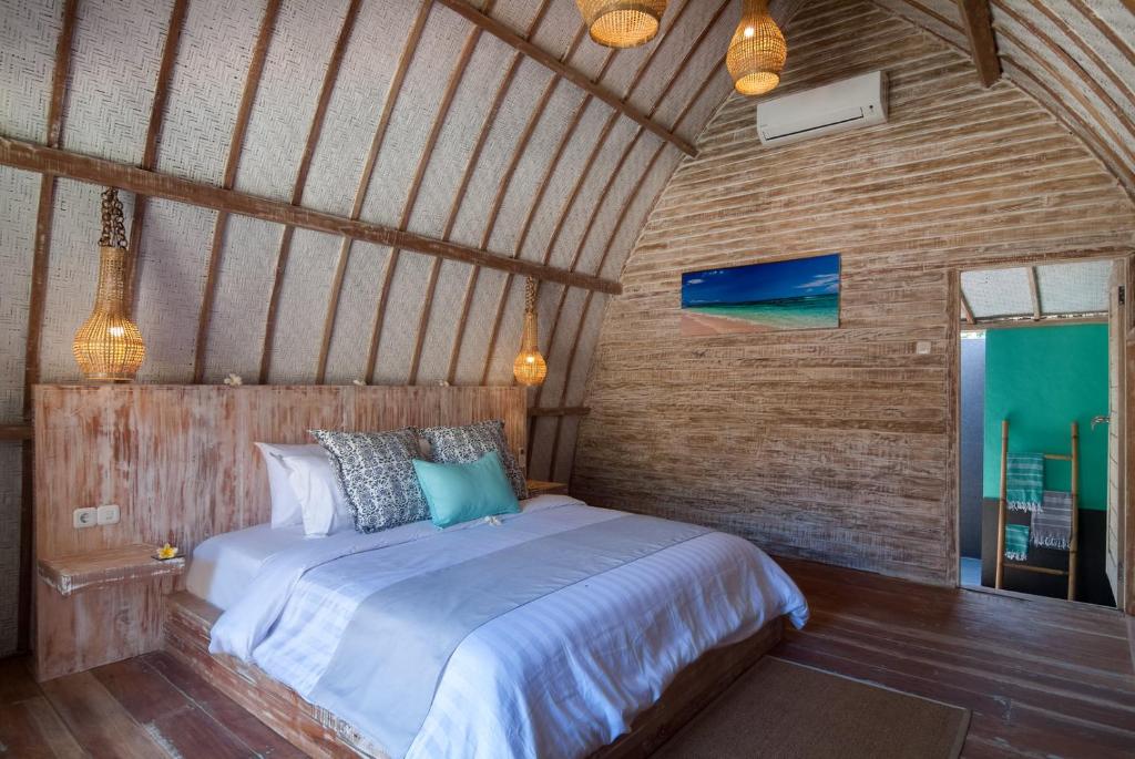 Postel nebo postele na pokoji v ubytování Gili Meno Escape - Adults Only