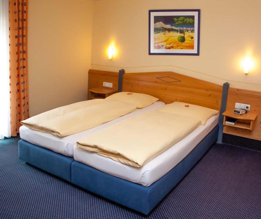 Postel nebo postele na pokoji v ubytování Hotel Waldeck Garni