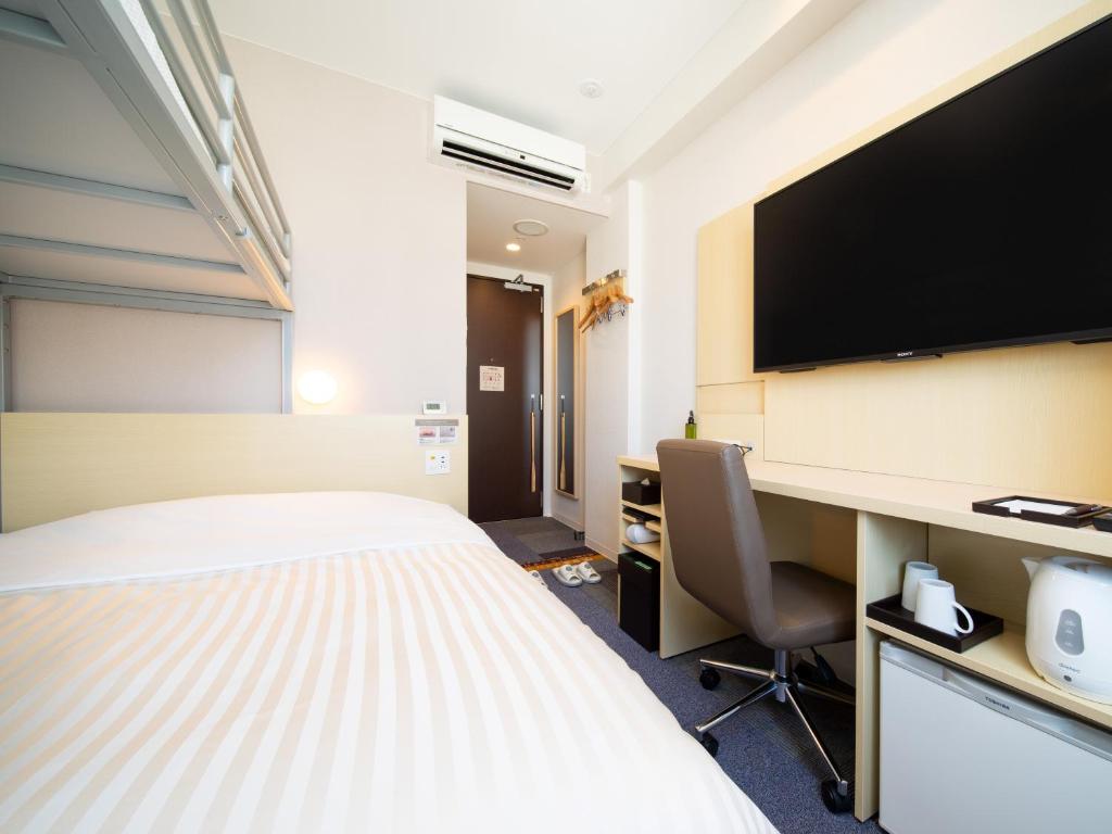 TV a/nebo společenská místnost v ubytování Super Hotel Tokyo Shiba