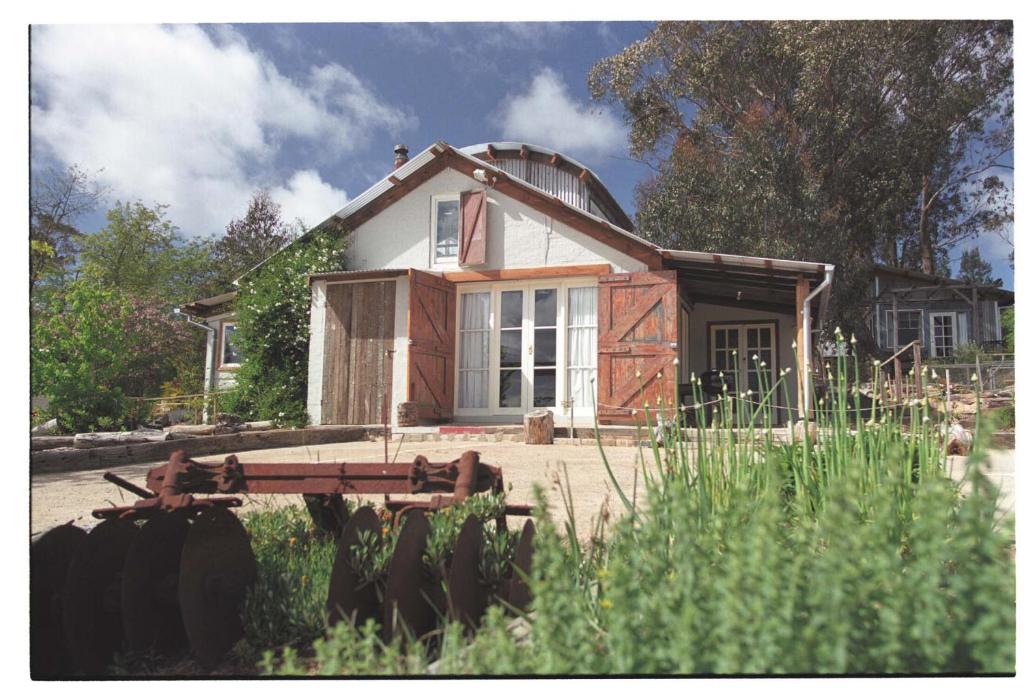 a house that is being built in a yard at Old Leura Dairy in Leura