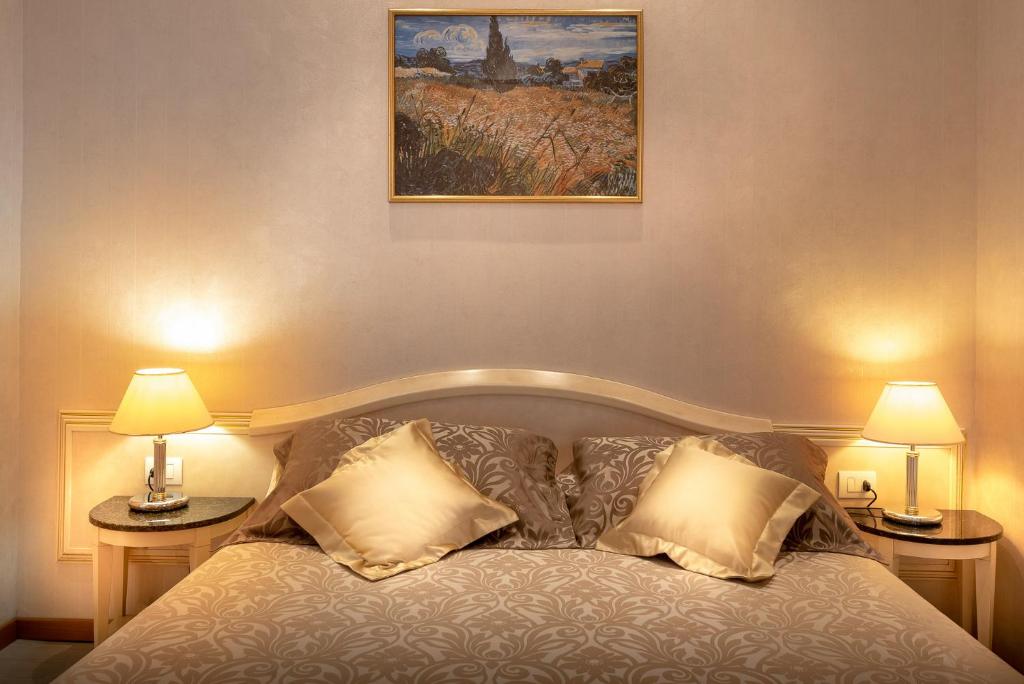 Postel nebo postele na pokoji v ubytování Hotel President