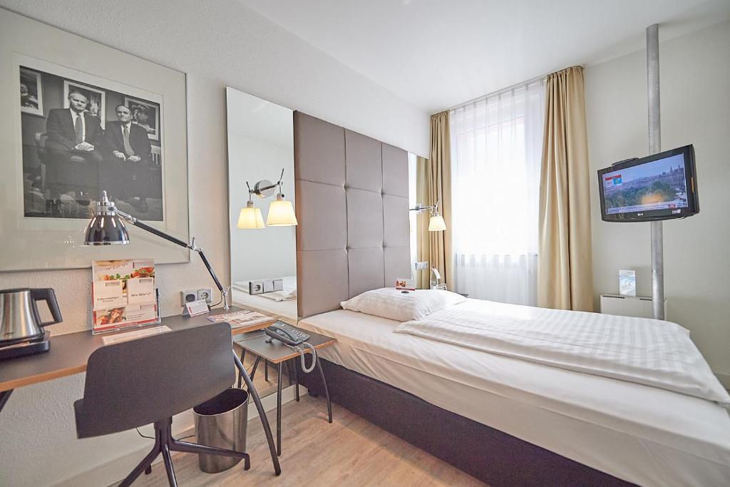 Postel nebo postele na pokoji v ubytování Hotel Amadeus