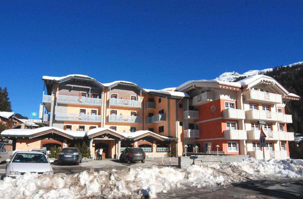 Nespecifikovaný výhled na hory nebo výhled na hory při pohledu z hotelu