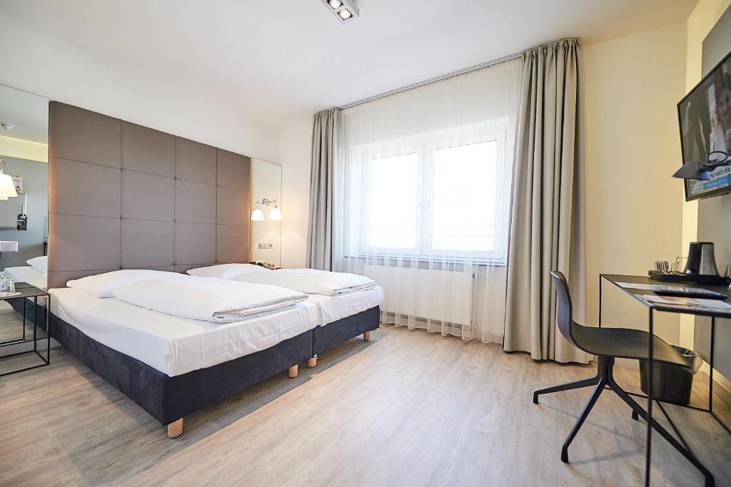 TV a/nebo společenská místnost v ubytování Hotel Amadeus