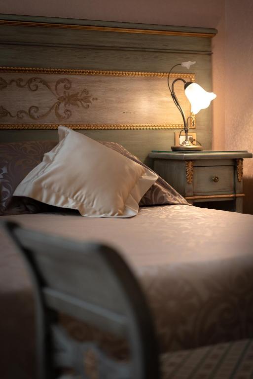 Postel nebo postele na pokoji v ubytování Hotel President