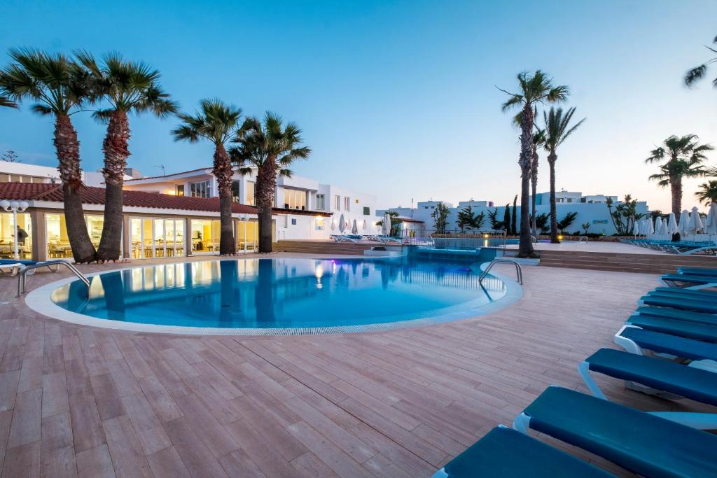 Marinda Garden Aparthotel, Calan Bosch, Spain - Booking.com