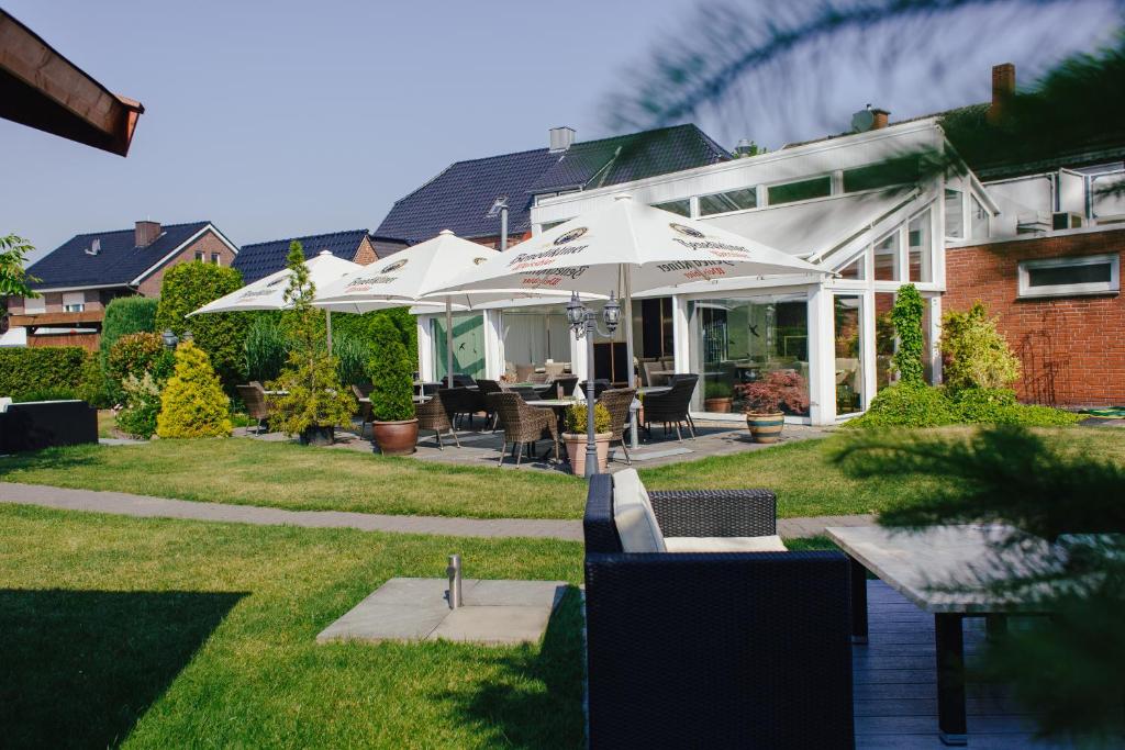 Nespecifikovaný výhled na hory nebo výhled na hory při pohledu z hotelu