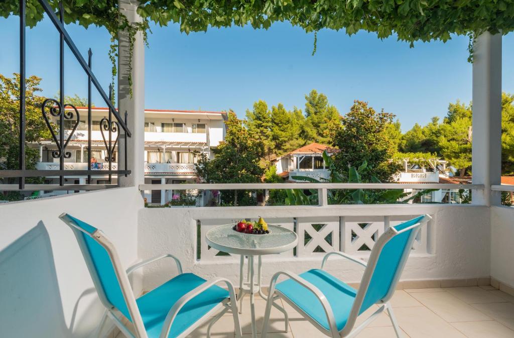 Balkón nebo terasa v ubytování Porfi Beach Hotel