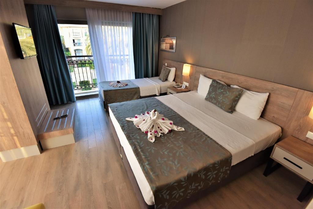 Postel nebo postele na pokoji v ubytování Lucida Beach Hotel - Ultra All Inclusive