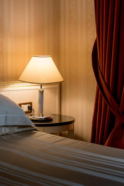 Postel nebo postele na pokoji v ubytování Hotel President