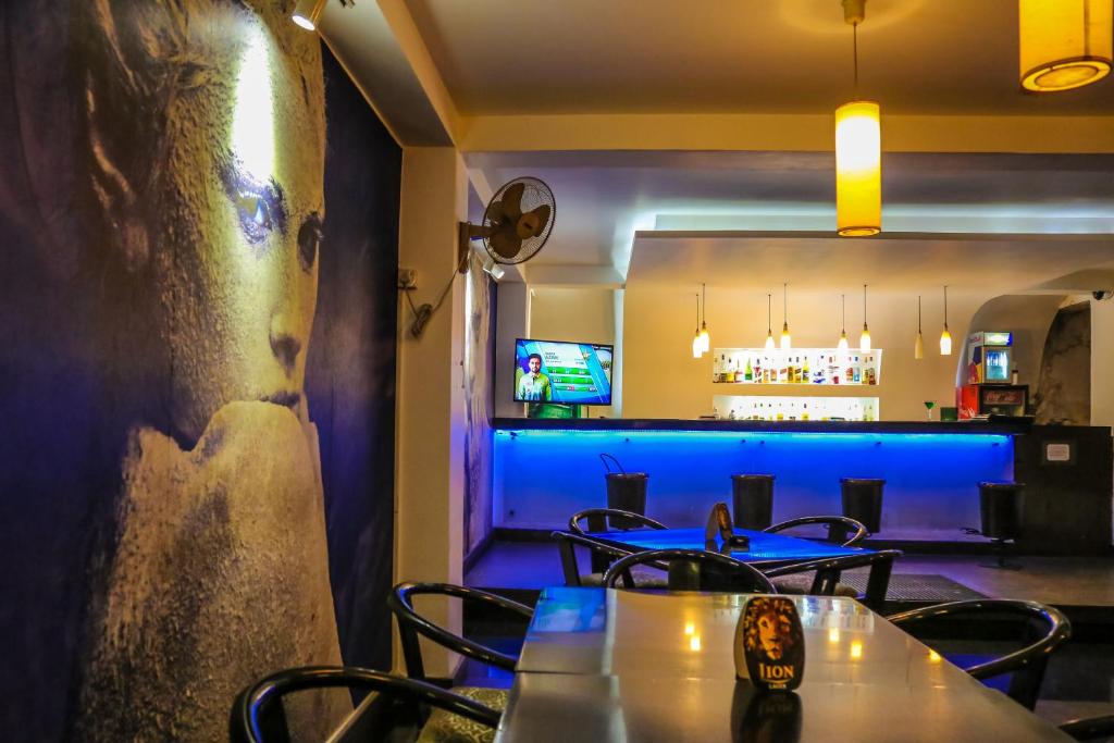TV a/nebo společenská místnost v ubytování Oak Ray City Hotel